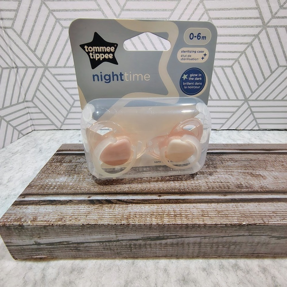 Tommee Tippee Nighttime Glow Pacifiers 0–6M BPA Free LOT OF 3 (6 Total) NEW - Picture 3 of 5